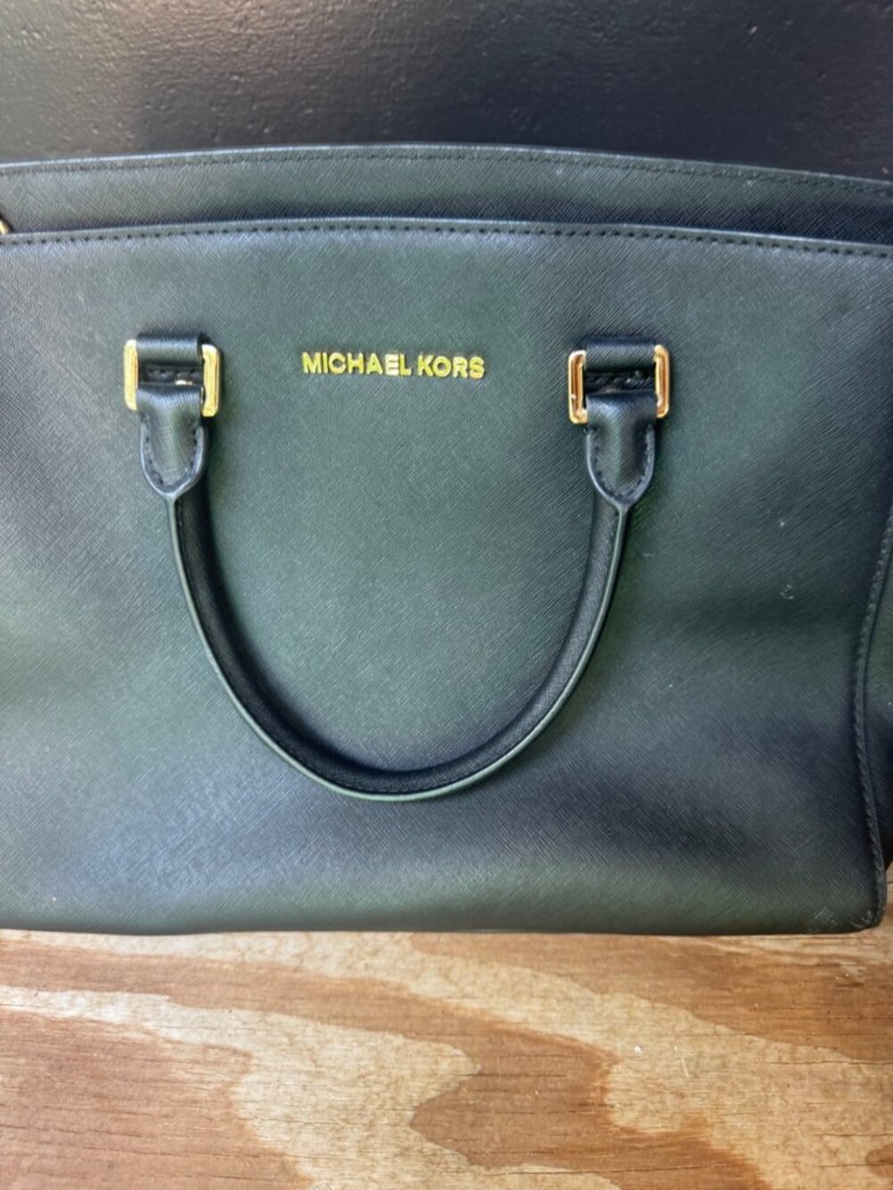 Michael Kors Selma Medium Satchel Tote Bag Black Saffiano Leather Gold Hardware - Picture 3 of 11